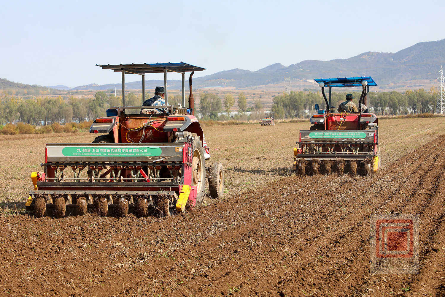 開足馬力搶農(nóng)時 我市加快推進(jìn)冬小麥播種